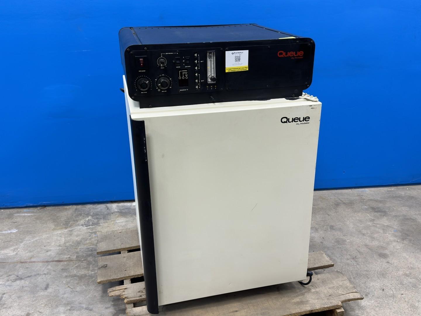 QUEUE 2110 CO2 Incubator w/ manual & Nuaire NU-1558 air pump