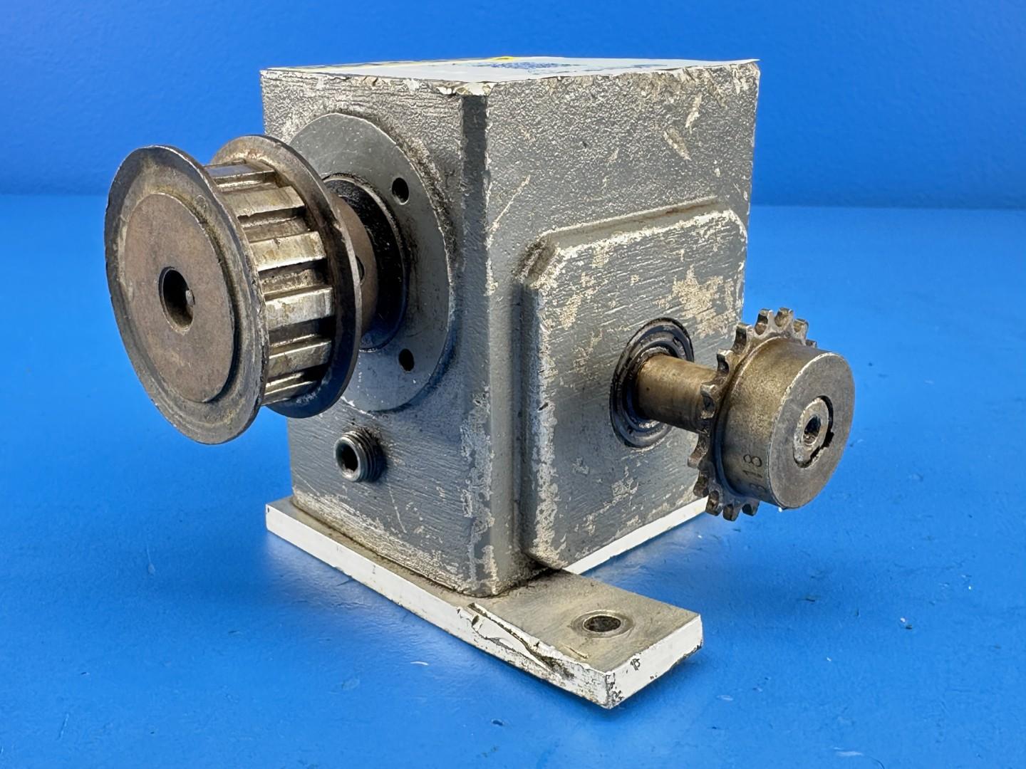 Browning 100UR30 Right Angle Speed Reducer 30:1 Ratio, 0.14 HP Input, 120 in-lb Output, with Pulley and Sprocket