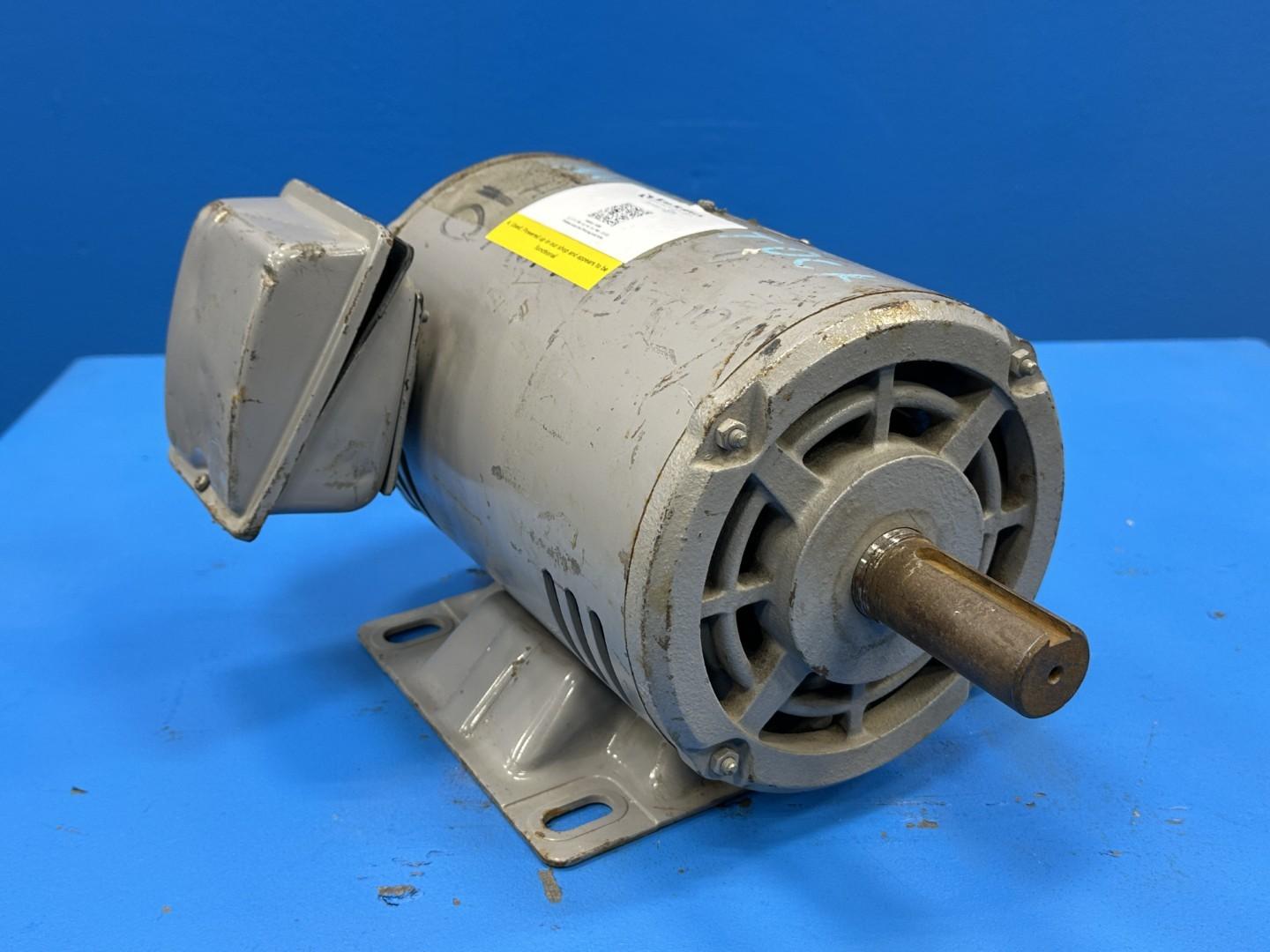 Fuji Electric MRH6107M 3-Phase Induction Motor, 750W (6P) / 550W (8P), 200-220V, 50/60Hz, Frame 100L