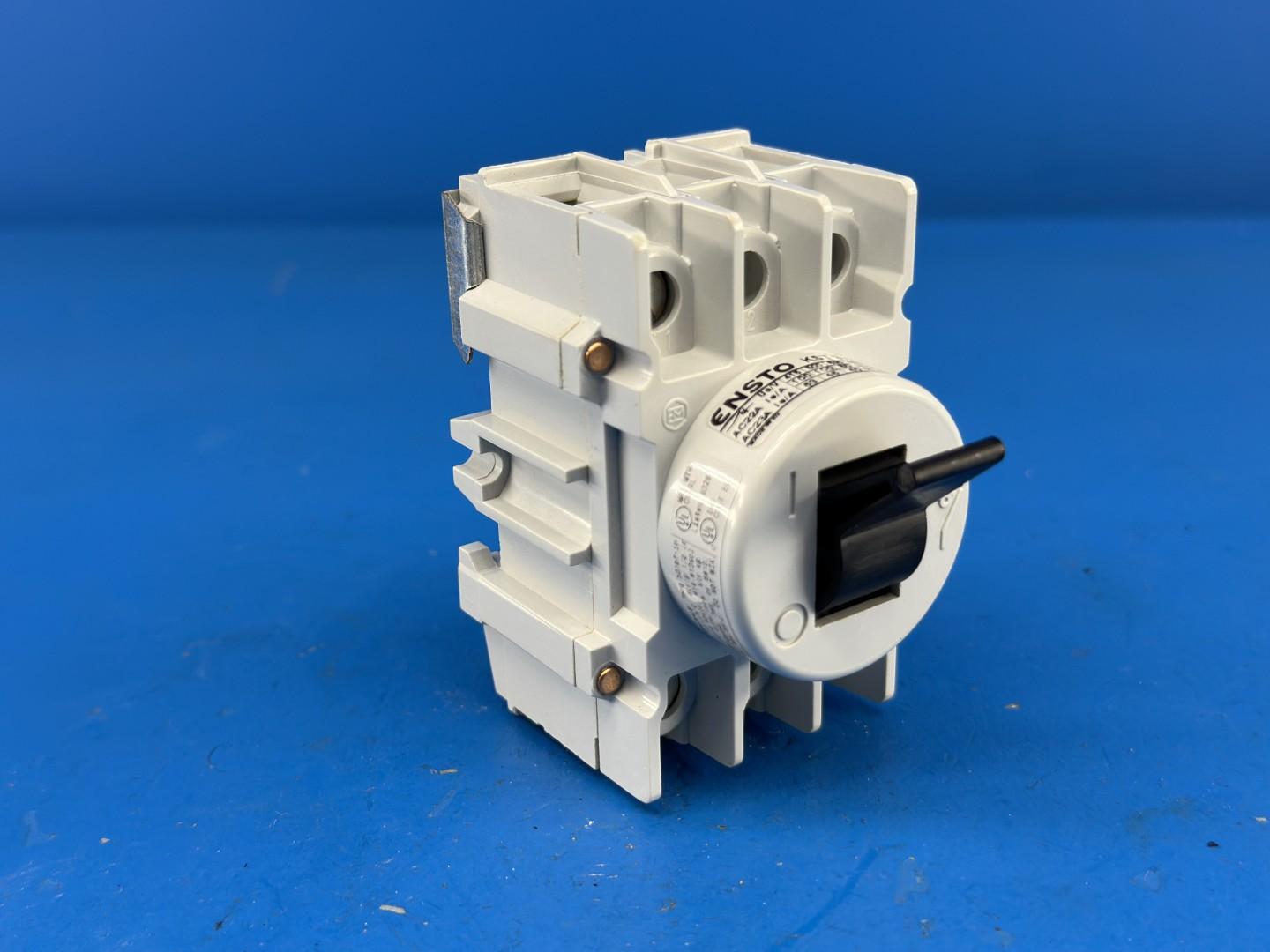 Ensto KST3.100/U 3-Pole 100A Toggle Disconnect Switch, 690V Max, IEC 947-3