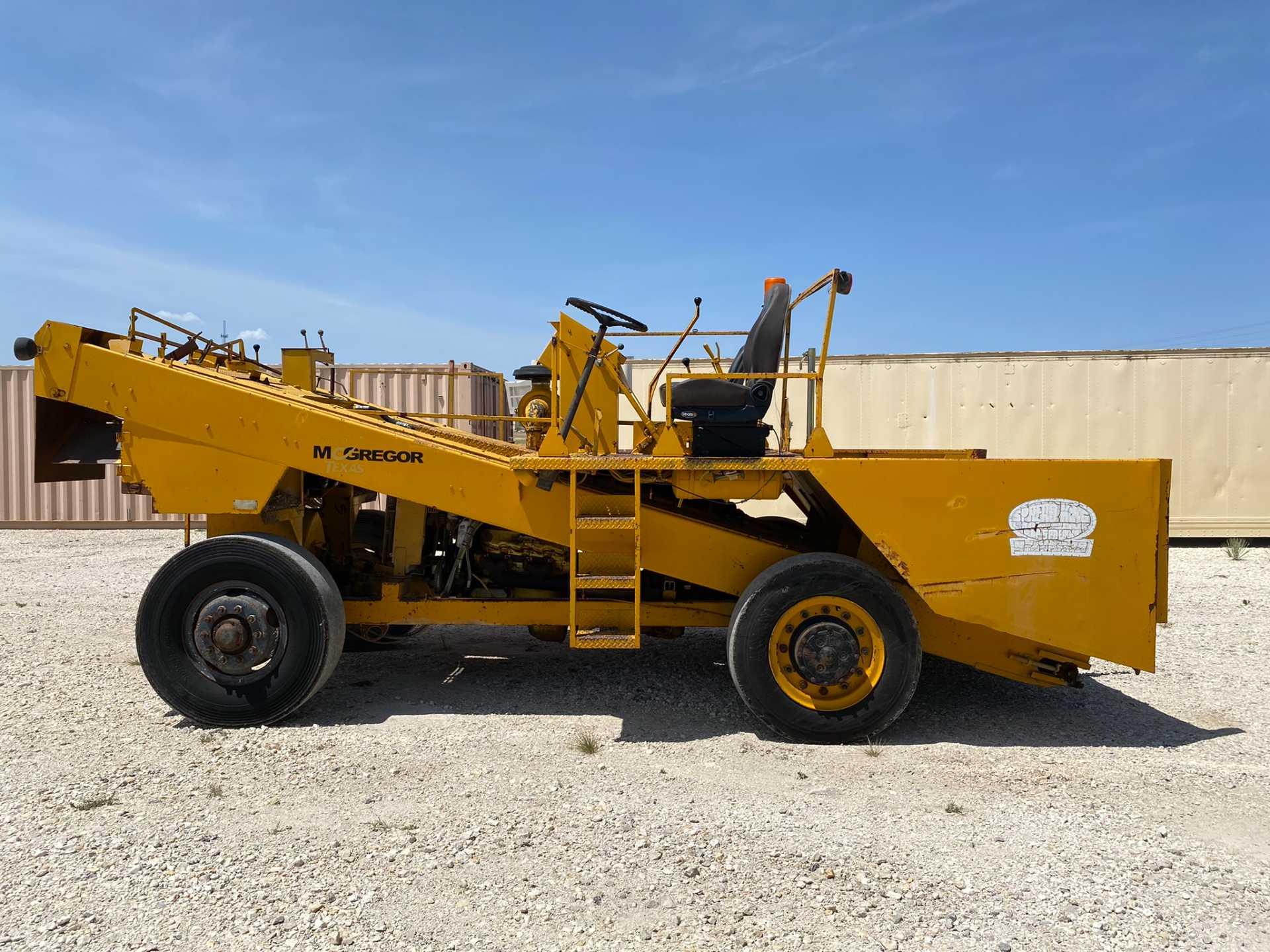 WH Manufacturing WH Spread King USED W.H. WH Chip Spreader w/hopper attachment 1385.2 Hours