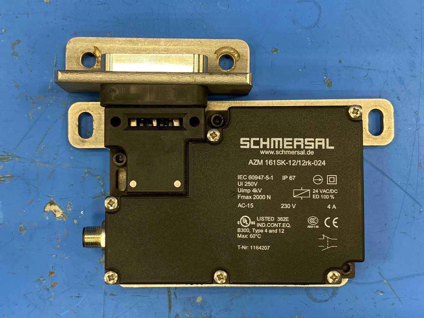 Schmersal AZM 161SK-12/12RK-024 Safety Interlock Switch 250V, 4A, Reliable Machine Guarding
