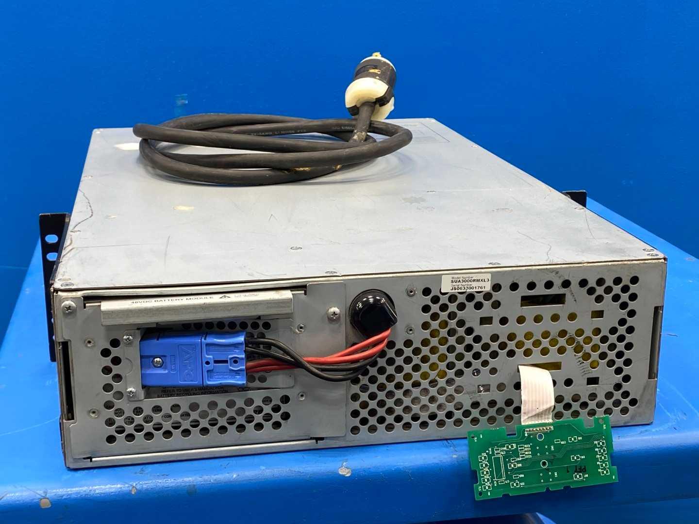 APC SUA3000RMXL3 Battery Connector Power Backup 120V Missing Front Cover