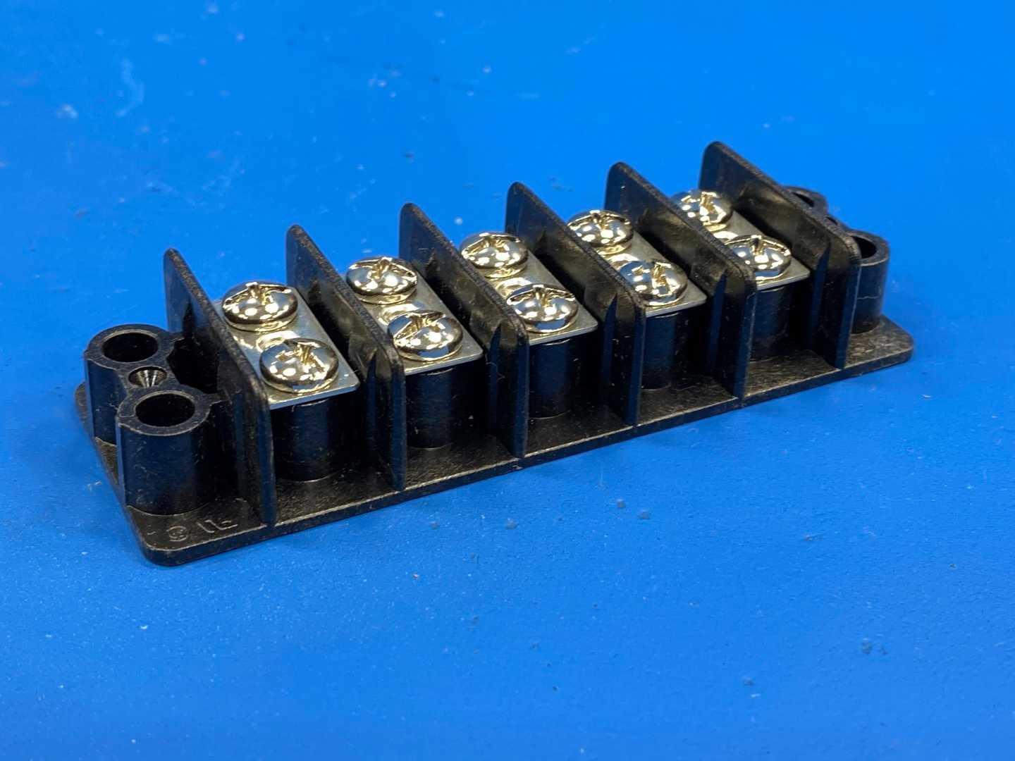 Marathon 670 RZ 05 Special Products 672 RZ 05 Terminal Block Connector 30A 600V AC/DC