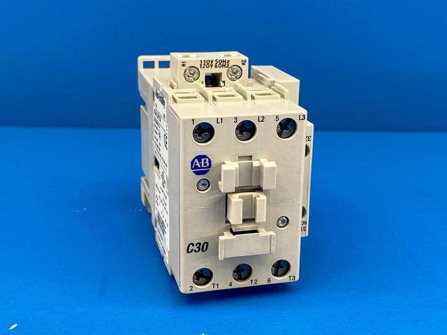 Allen-Bradley, 100-C30D01, IEC Series C Contactor. 3Phase 115/120V 50/60Hz