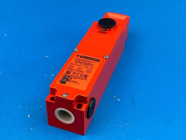 Telemecanique Sensors XCSLF3535512, Safety Interlock Switch