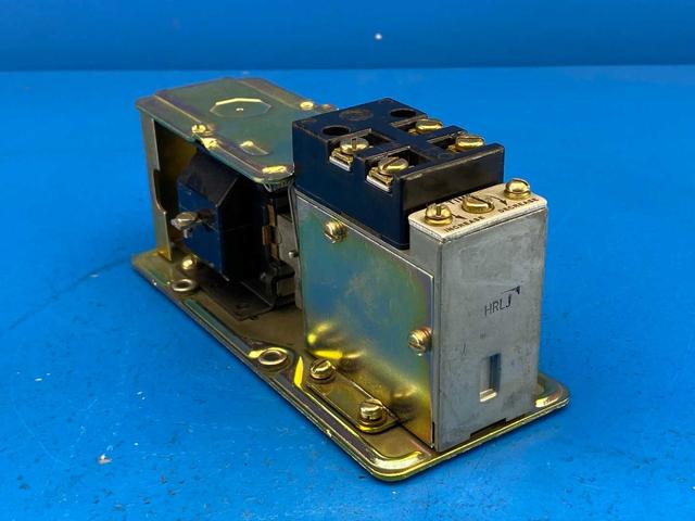 Allen-Bradley 849-Z0D32 Pneumatic Timing Relay Series B 110V/120V NEMA A600