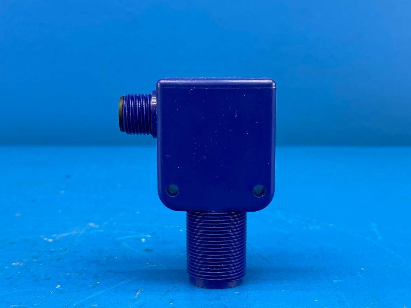 Schneider Electric VM1PNOQ OsISe (HydePak), 43945 () Ultrasonic Proximity Sensor