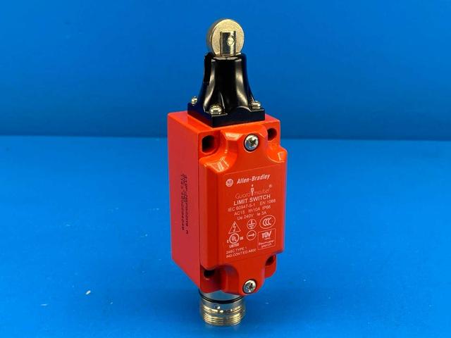 Allen-Bradley 440P-MRPB22MP Guard Master Limit Switch 240V