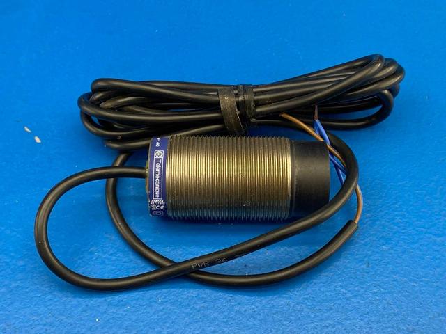 Telemecanique XS2 M30MA230, Inductive Proximity Switch, M30, 230V AC, Metal Housing, PNP Output