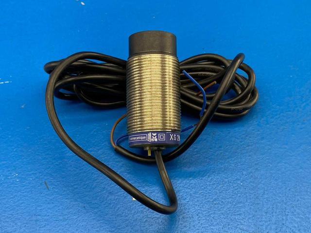 Telemecanique XS2 M30MA230, Inductive Proximity Switch, M30, 230V AC, Metal Housing, PNP Output