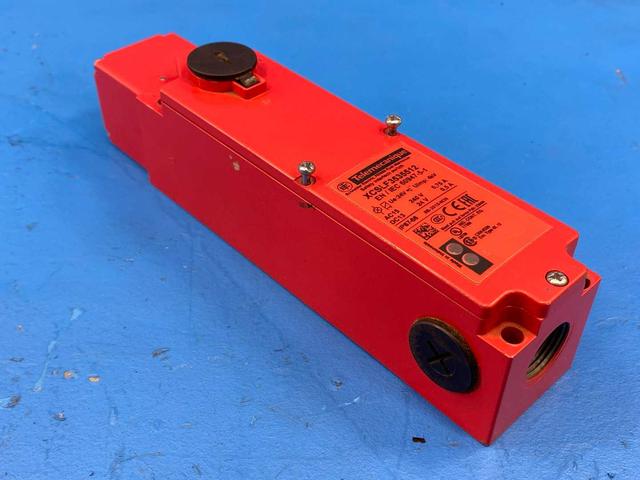 Telemecanique XCSLF3535512, Metal Safety Interlocking Switch (No Key)