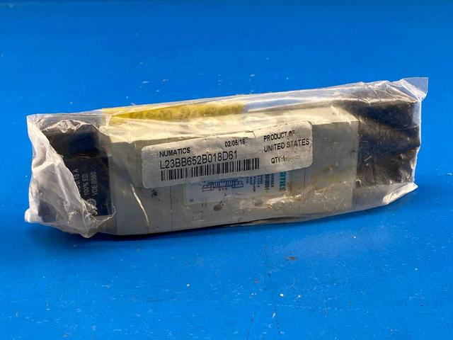 Numatics L23BB652B018D61, 5/2 Valve, 1/4" NPT, Pneumatic Control, Dual Solenoid
