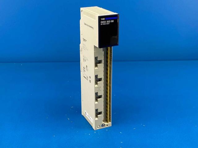 Schneider Electric 140DDO35300 Modicon Discrete DC Output Module, 24 V DC, 4 x 8 Source