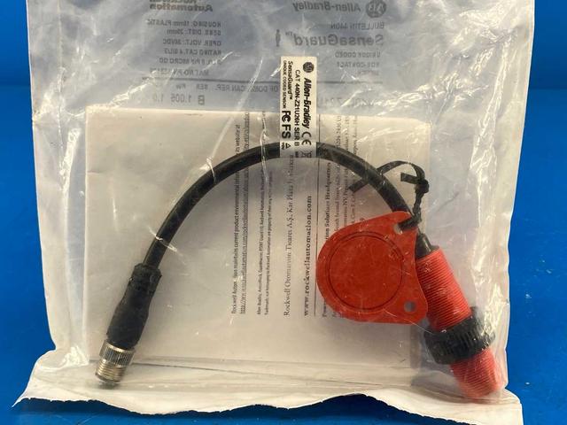 Allen-Bradley 440N-Z21U26H SensaGuard Safety Switch, 25mm, 24VDC, 8-Pin Micro QD