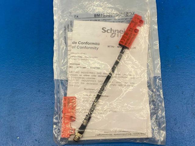 Telemecanique XCSDMC790L01M8, M8-4P Connector, 800021, 4-pin, IP67, 24V, Sensor Connection