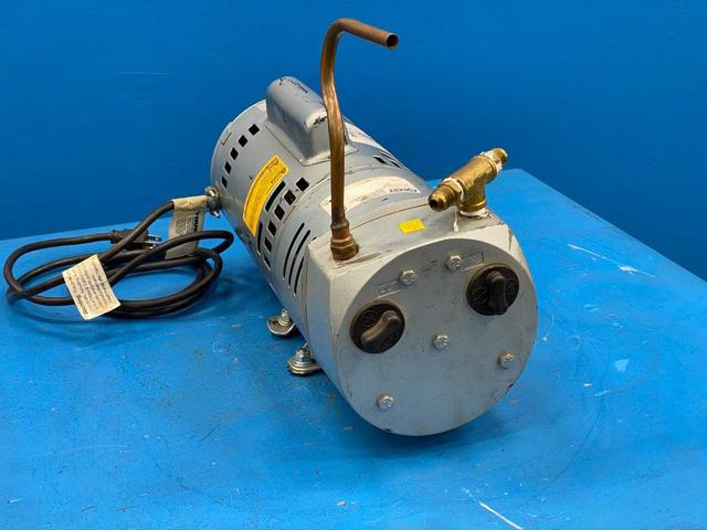 Gast 0823-101Q-G608NGX Rotary Vane Vacuum Pump | 3/4 HP | Oil-Less | 8 CFM | Dual Voltage