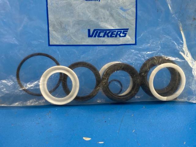 Eaton Vickers 6333U-006 4" Cylinder Seal Kit Rod Diameter 1.75"