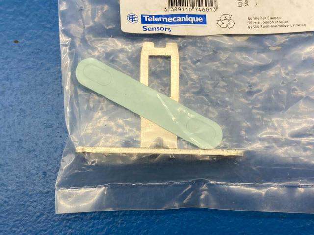 Telemecanique XCSZ12 Limit Switch Accessories Wide Mounting Actuating Key
