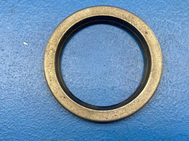 Garlock Klozure 21158-1807 .63 x 1.807 Mill-Right N CRS 2.500" I.D, x 3.250" O.D x .375" THK Oil Seal
