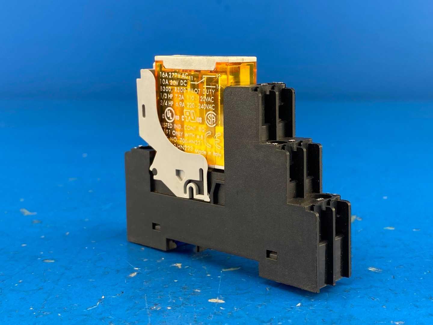 Allen-Bradley 700-HK36A1-4 / SJ1S-07LW Relay 16A 120VAC with Idec Relay Socket 250V 12A