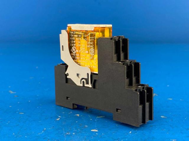 Allen-Bradley 700-HK36A1-4 Relay 16A 120VAC with Idec SJ1S-07LW Relay Socket 250V 12A