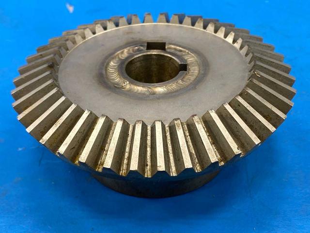 Boston Gear HL156Y-G Bevel Gear, 8 DP, 20 PA, 2:1 R, 40 Teeth, Steel