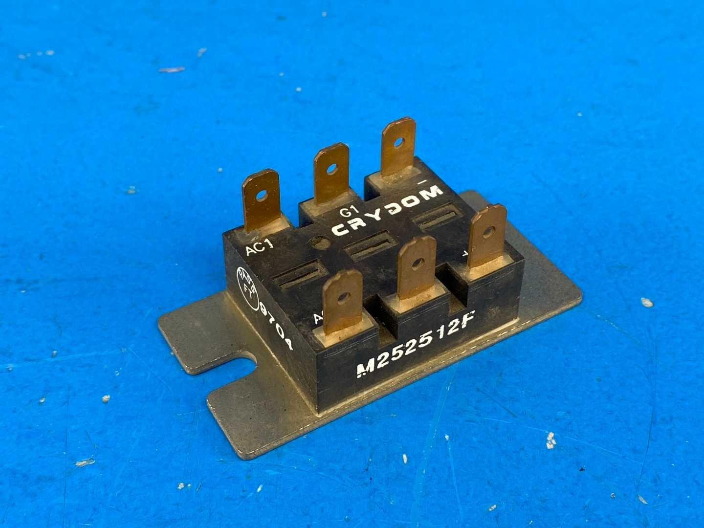 Crydom M252512F Crydon Discrete Semiconductor Modules SCR/DIODE MODULE 240VAC 25ADC 600VP