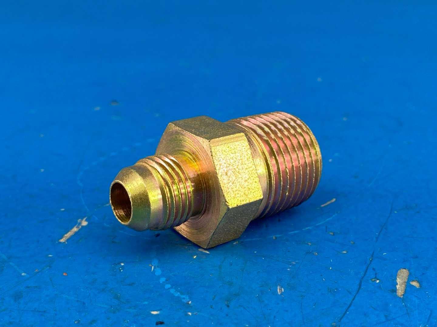 Parker Hannifin Fitting 4-4 FTX-S 1/4" JIC 37 Male Flare x 1/4" Male NPTF
