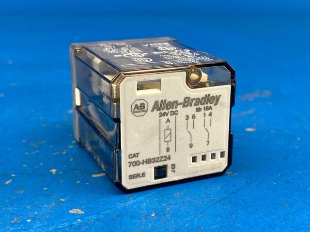 Allen-Bradley 700-HB32Z24 Square Base Relay 15A 24V DC Series E 