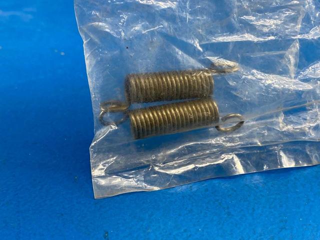 Vacuum Research LP-6 & LP-8 X7061306 (X706306) Valve Carriage Return Spring Set