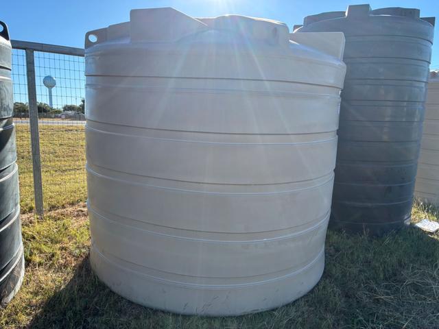 1,550 Gallon Flat Bottom Storage Tank - Tan