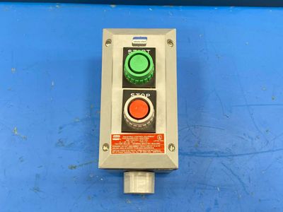 Crouse-Hinds N2S2210 Series Push button Control Station ON/OFF Switch 3/4" Hub