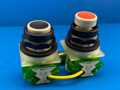 Square D 9001SKRU11 Pushbutton Switch, 600VAC / 10A / 30mm