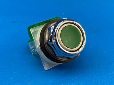 Schneider Electric 9001KR1GH5 Pushbutton Switch, 600V AC / 10A / 30mm / Green / Spring Return / 1 NO Contact