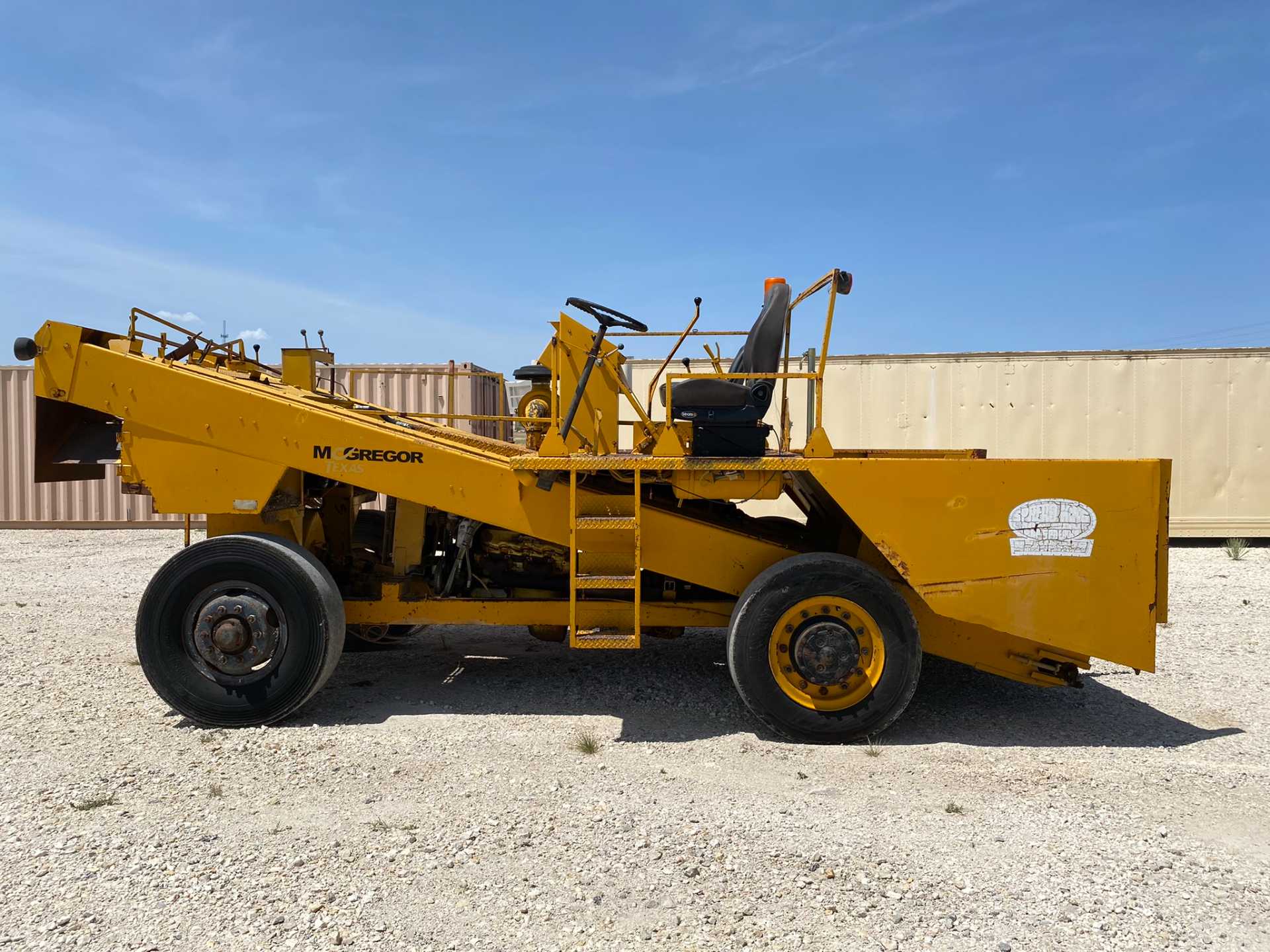 WH Manufacturing WH Spread King USED W.H. WH Chip Spreader w/hopper attachment 1385.2 Hours
