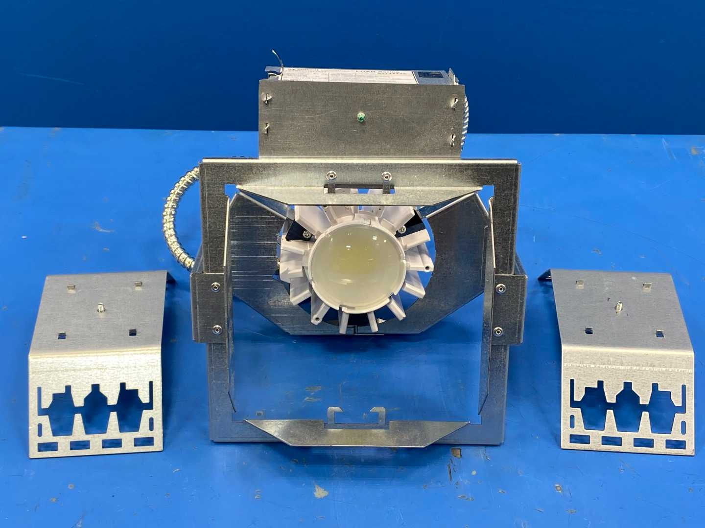 General Electric LDXB6S015T35V1 GE Current Lumination LDX Series Square LED Housing 93144443