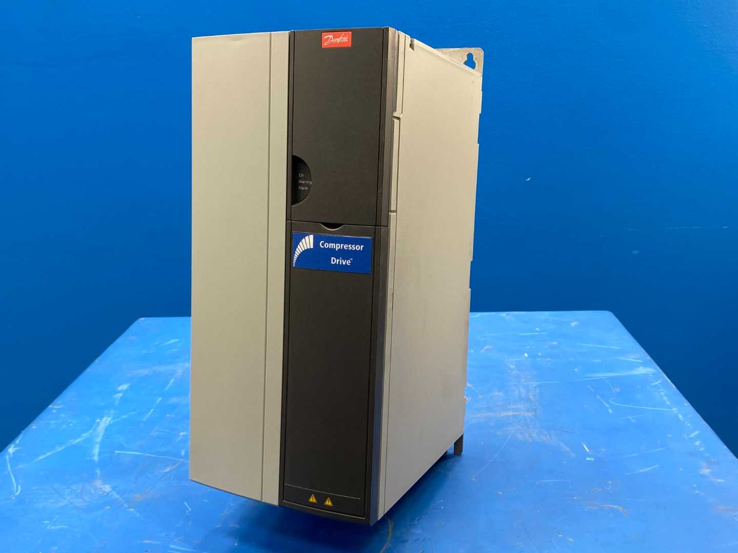 Danfoss CDS303P15KT4E20H2 134F9366 Compressor Drive Frequency Converter 25 HP / 18.5 kW IN: 3x380-480V 50/60 Hz 34/31 A SW Ver.:04.04