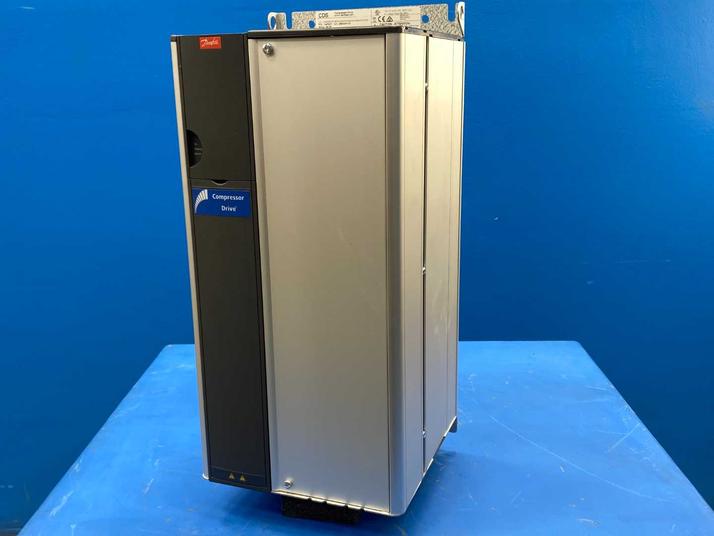 Danfoss CDS303P22KT4E20H2 134F9371 Compressor Drive Frequency Converter 40 HP / 30 kW IN: 3x380-480V 50/60 Hz 55/47 A SW Ver.:04.04