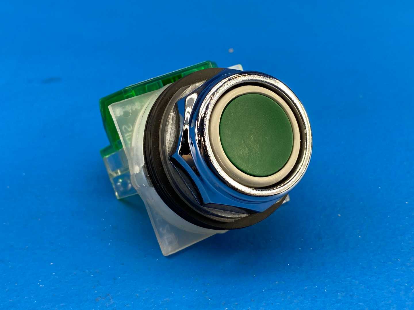 Schneider Electric 9001KR1GH5 Pushbutton Switch, 600V AC / 10A / 30mm / Green / Spring Return / 1 NO Contact