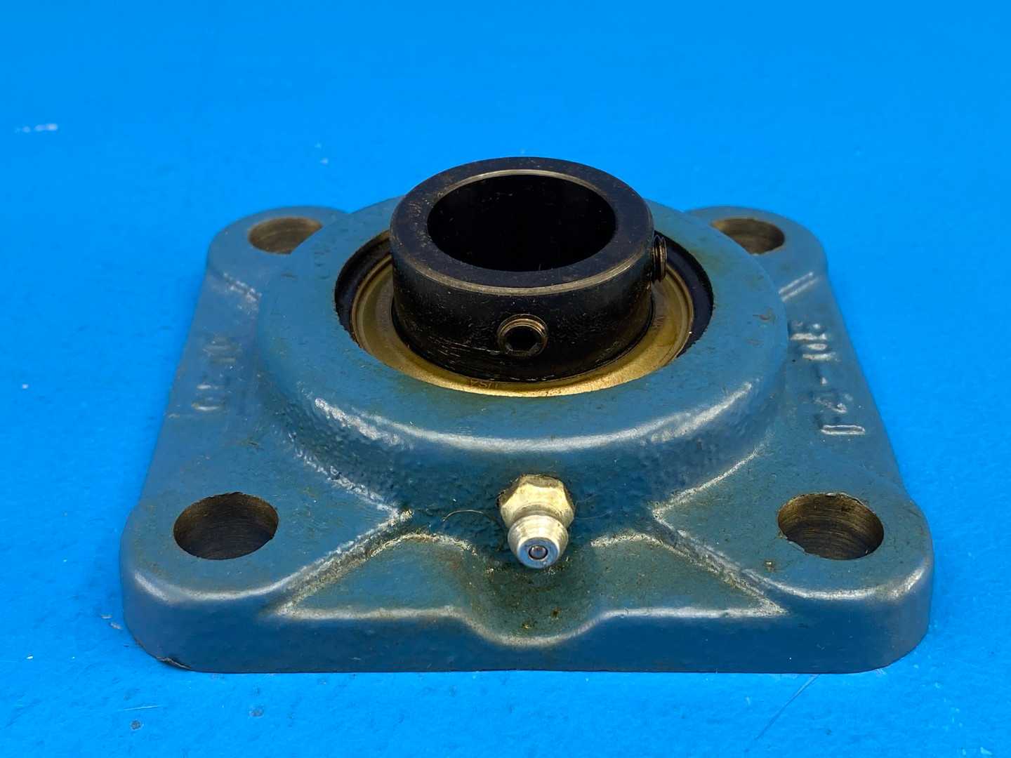 MB Manufacturing NYLA-K FC4-25-15/16 4-Bolt Flange Bearing, 15/16" bore / 4-bolt flange / suitable for various applica