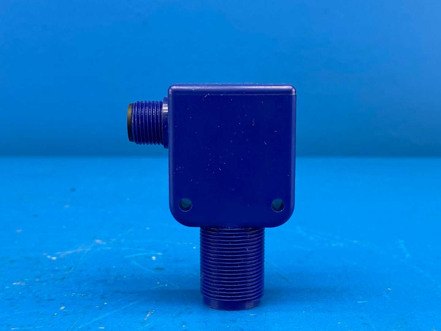 Schneider Electric VM1PNOQ OsISe (HydePak), 43945 () Ultrasonic Proximity Sensor