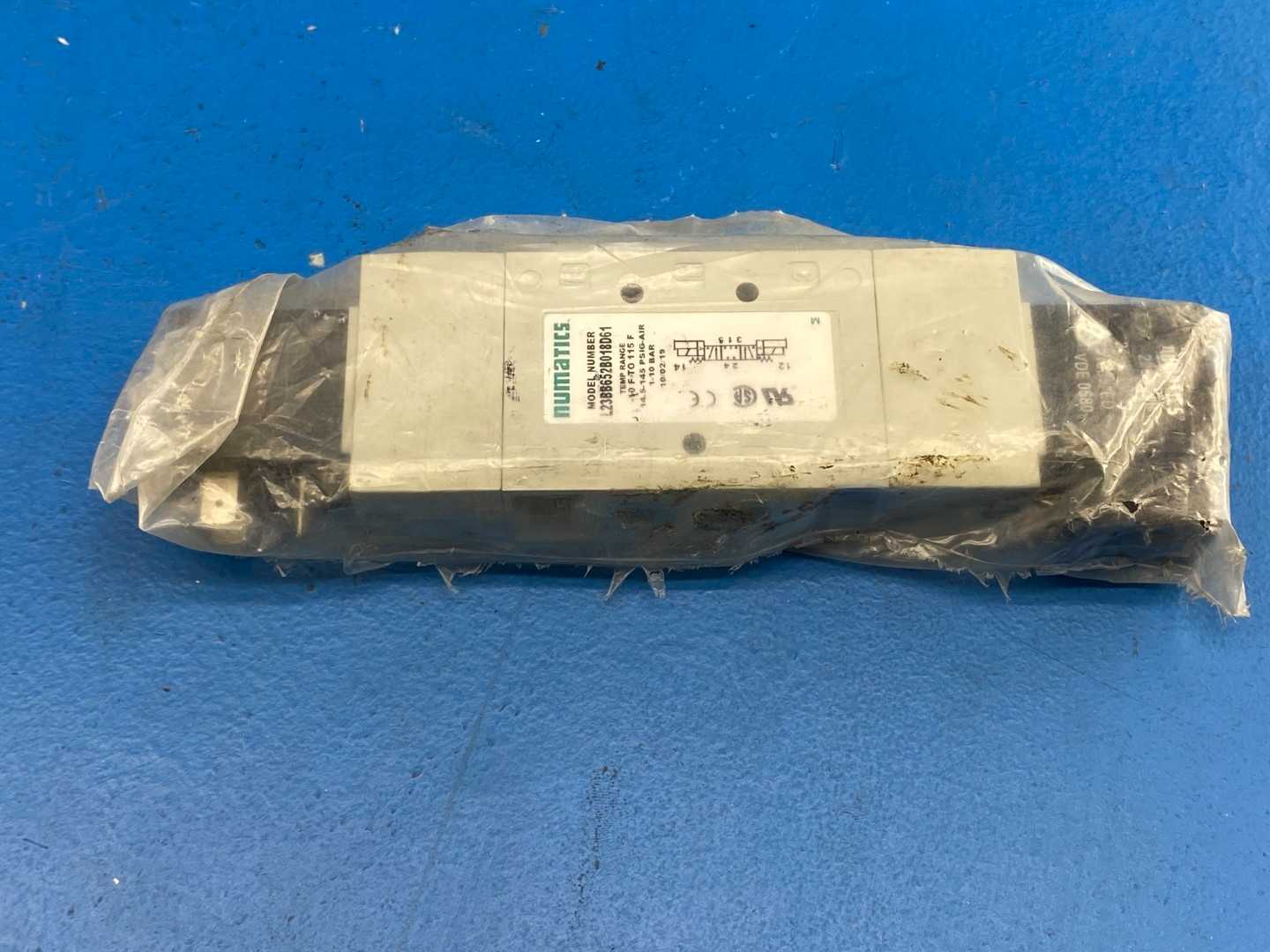 Numatics L23BB652B018D61 5/2 Valve, 1/4" NPT, Pneumatic Control, Dual Solenoid, ISO 6403