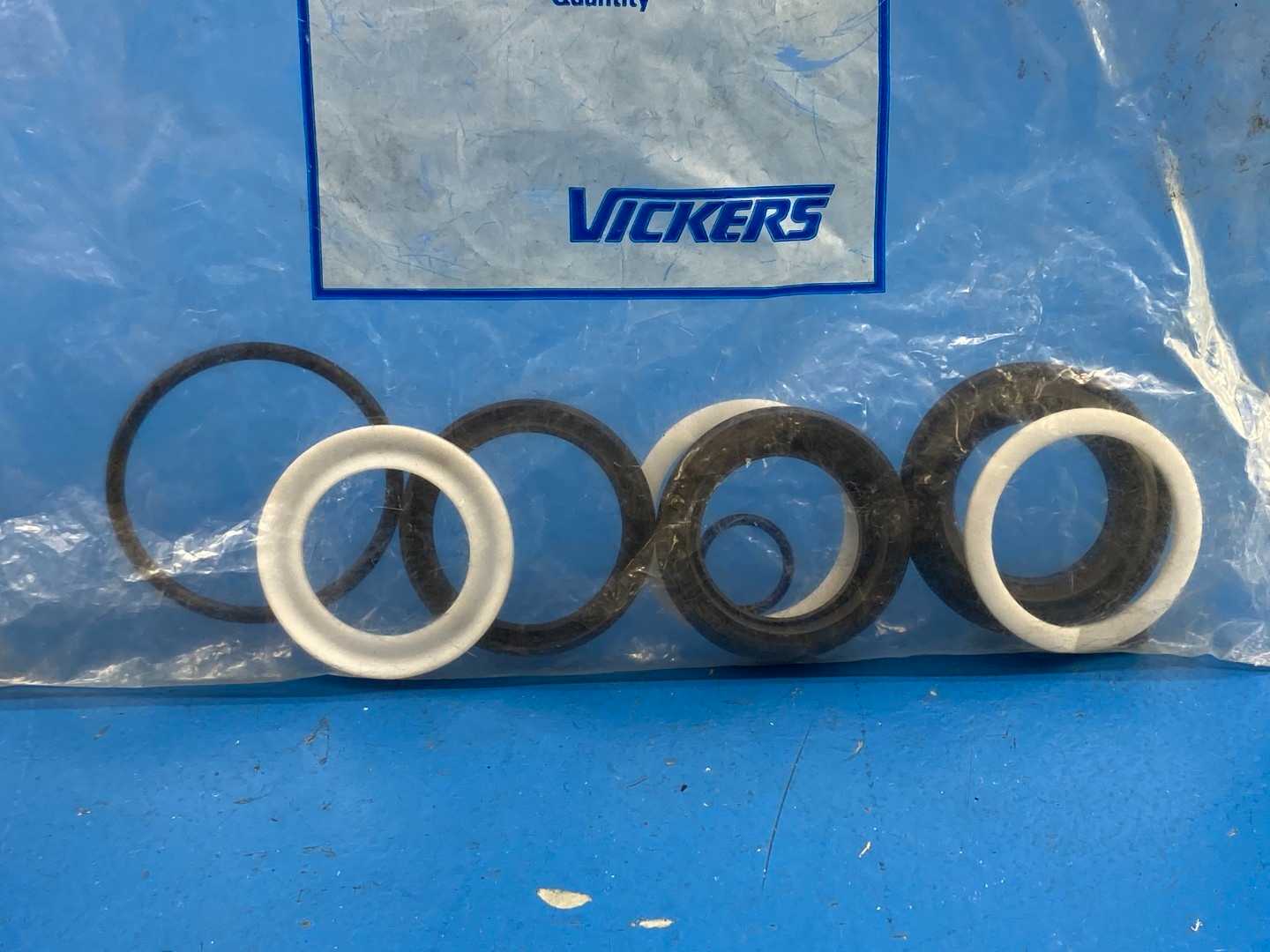 Eaton Vickers 6333U-006 4" Cylinder Seal Kit Rod Diameter 1.75"
