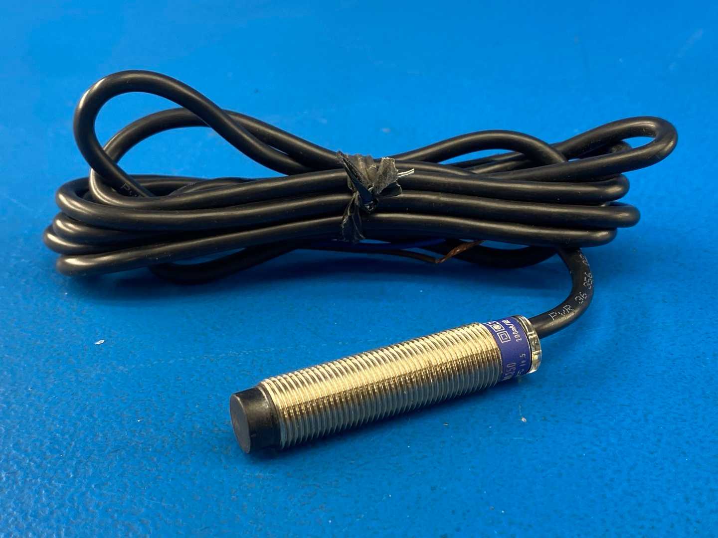 Telemecanique XS2M12MA250 Inductive Proximity Sensor 24-240V